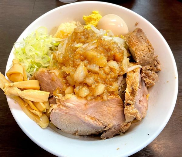 「油そば中+豚増し+味玉」@ラーメンどでん 大宮店の写真