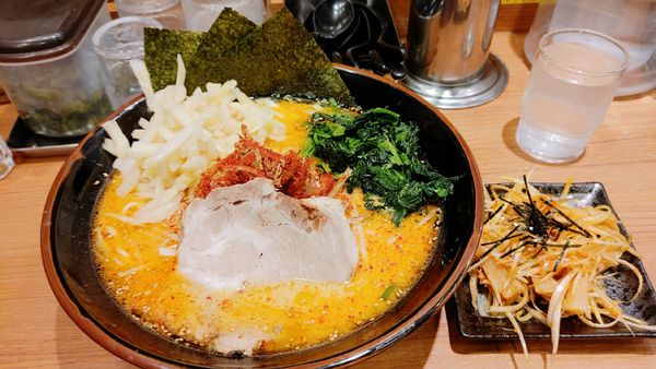 「唐魂ラーメン大・大盛・ピリ辛ネギメンマ(硬め)￥１３５０」@横浜家系ラーメン まくり家 川崎店の写真