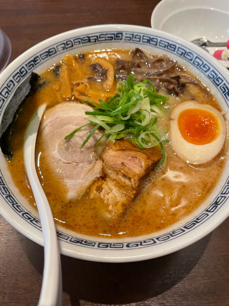 「まる得らーめん 大盛」@熊本ラーメン ひごもんず neo 三鷹の写真