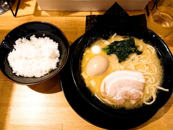 「塩ラーメン」@横浜家系ラーメン 津田家の写真