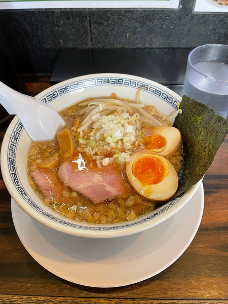 「背脂醤油ラーメン」@稲荷屋の写真