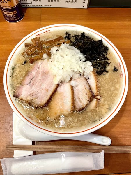 「【冬季限定】 背脂煮干しラーメン ￥900」@自家製手もみ麺 鈴ノ木の写真