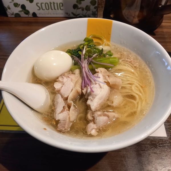 「塩生姜らー麺 味玉入り」@塩生姜らー麺専門店MANNISHの写真