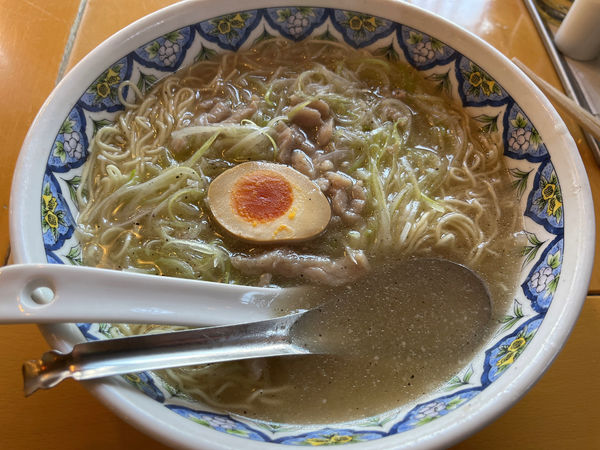 「豚肉スープのこくネギラーメン」@中国ラーメン 揚州商人 第二産業南中野店の写真