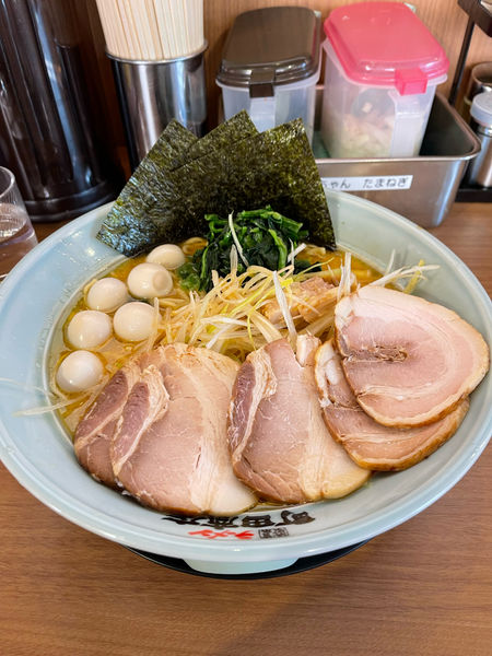 「ネギラーメン特大(うずら増、チャーシュー5枚増)」@町田商店 東戸塚店の写真