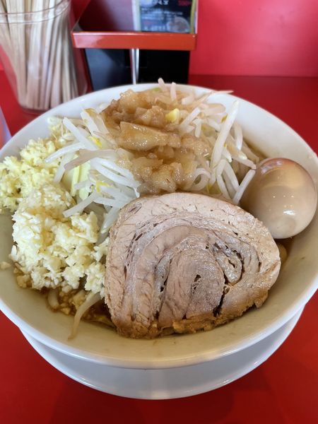 「らーめん（極太麺・ニンニク生姜）＋味玉¥1,050」@ボディブローの写真