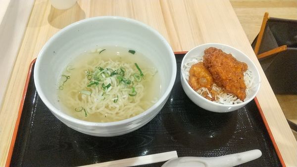 「つるの湯温泉ラーメン、チキンソースカツ丼900円」@日本橋ふくしま館 MIDETTE ミデッテの写真