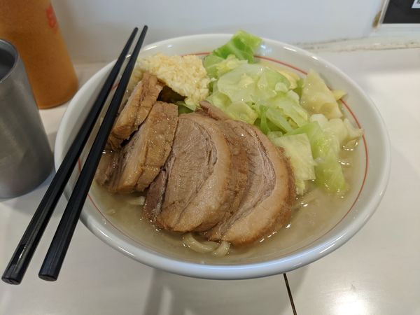 「塩ラーメン+豚２枚（ニンニクマシカラメ）」@ハイパーファットンの写真