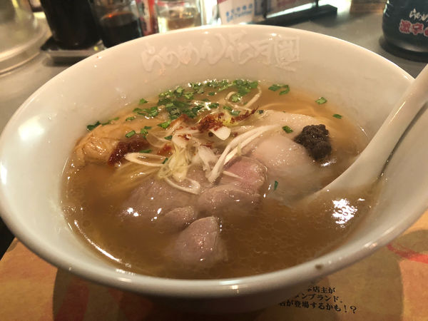 「金色不如帰ラーメン」@SOBAHOUSE 金色不如帰 新宿御苑本店の写真