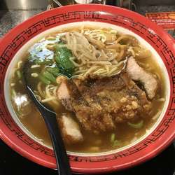 排骨拉麺 880円