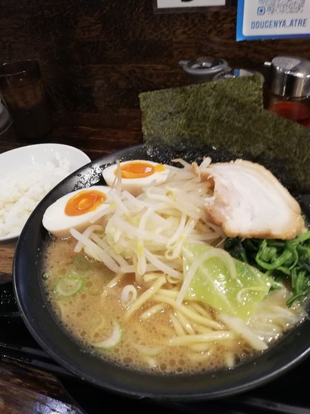 「豚骨醤油ラーメン」@横浜家系ラーメン 道玄家 アトレ新浦安店の写真