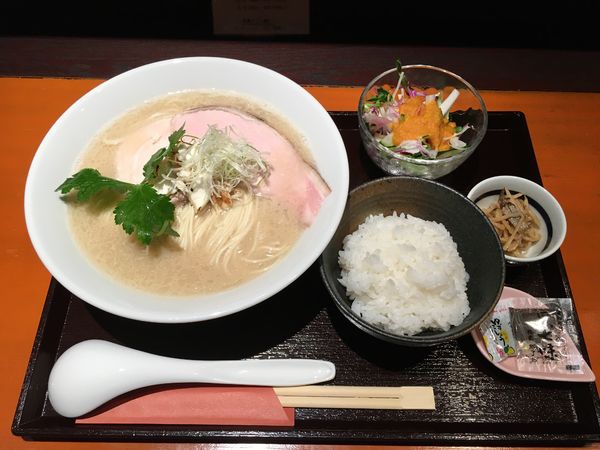 「真鯛白湯塩そば」@週末麺処 らくらひとしなの写真