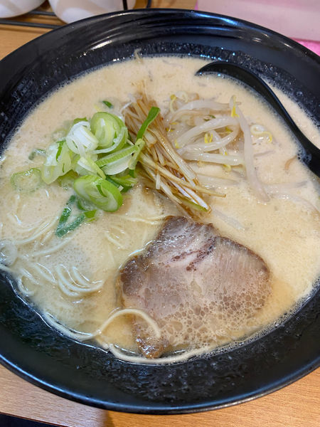 「博多千切りネギラーメン」@博多麺神 東上野店の写真