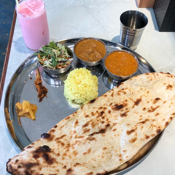 「ナンミールズ850円ローズラッシー150円」@INDUS RAYの写真