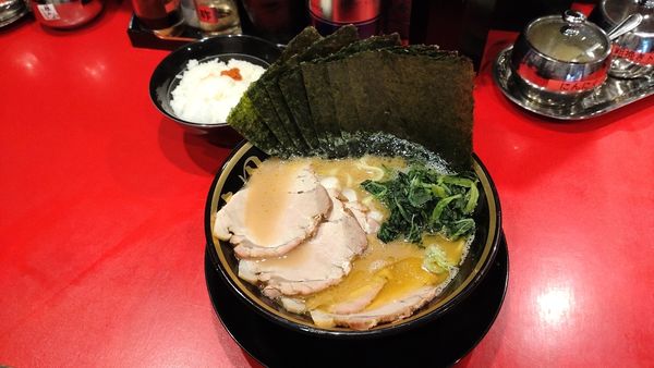 「チャーシュー(並)＋のり５枚＋ライス」@横浜家系ラーメン 志田家 蒲田店の写真