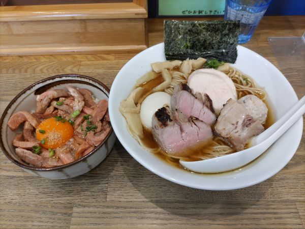 「特製地鶏(醤油)·豚ヒレ肉のユッケ丼」@自家製麺 純の写真