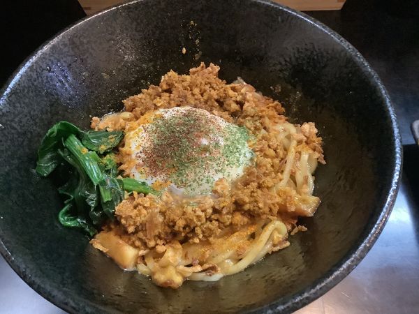 「キーマカレーまぜそば 温玉入り 850円」@らぁ麺家康 千城台店の写真