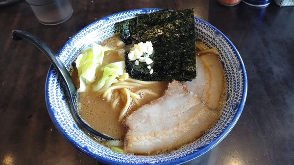 「豚骨醤油らーめん」@麺 やまだの写真