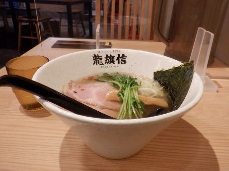「塩ラーメン」@龍旗信LEOの写真