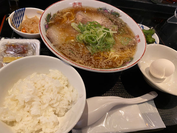 「ラーメン(白)定食🍜🍥🍚🥢🧂」@炭火屋 もり平の写真