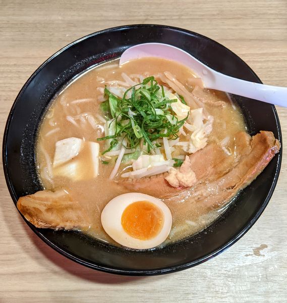 「期間限定 大判とろ豚味噌らーめん　890円」@威風 南青山店の写真