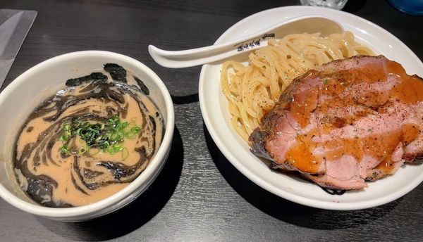 「白 厚切りローストポークつけ麺」@麺屋武蔵 武骨相傳の写真