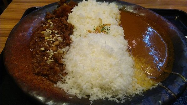 「あい盛りカレー 750円＋ふわ盛りチーズ 150円」@SPICE FACTORY TFB秋葉原店の写真