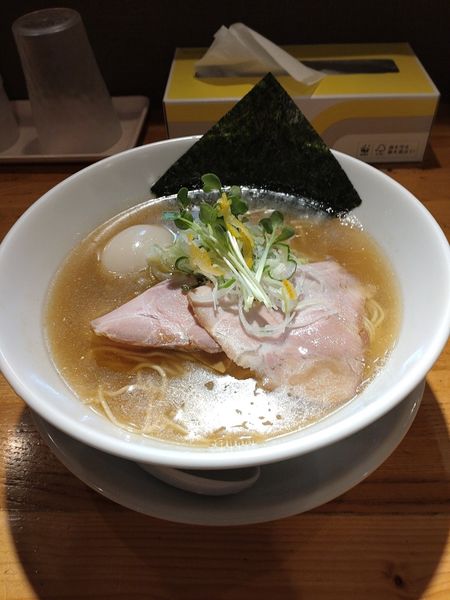 「煮干し中華　塩　味玉」@中華そば専門 めんやいただきの写真