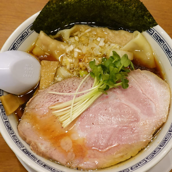 「ワンタンメン 950円」@稲荷屋の写真