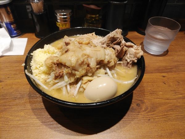 「豚嵐ラーメン+煮卵コールニンニク増し、背脂増し増し」@ラーメン豚嵐の写真