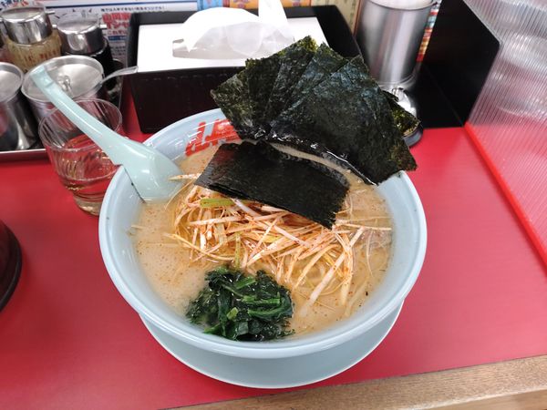 「醤油ピリ辛ネギラーメン、のりトッピング」@ラーメン山岡家 土浦店の写真