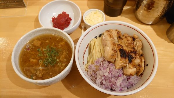 「つけそばスープレックス（トマトチーズ）＋タマネギ増し＋肉増し」@タマネギヘッドバッドの写真