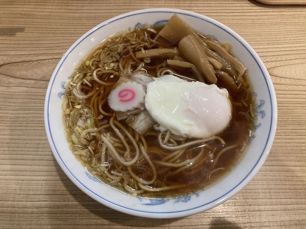 「ラーメン+玉子(半熟) 550円」@らーめん 高尾の写真