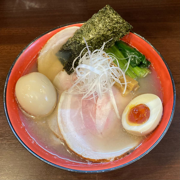 「塩らーめん＋味玉」@とものもとの写真