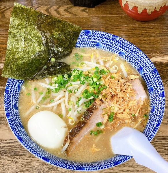 「塩らぁめん＋半熟玉子」@らあめん 葫の写真