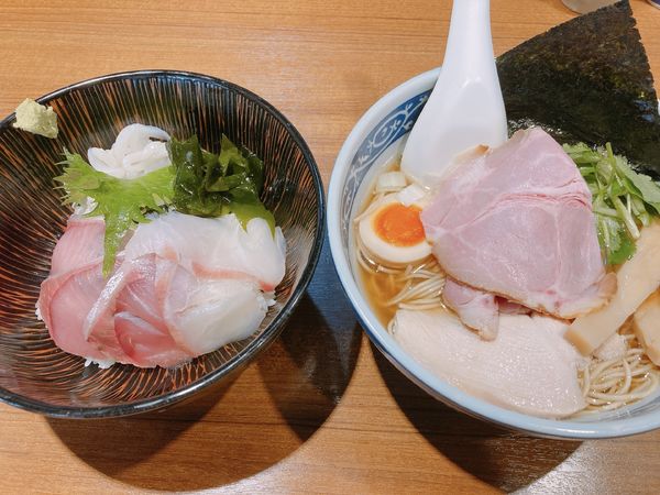「煮干そば白醤油＋日替わり海鮮丼」@寿製麺よしかわ 川越店の写真