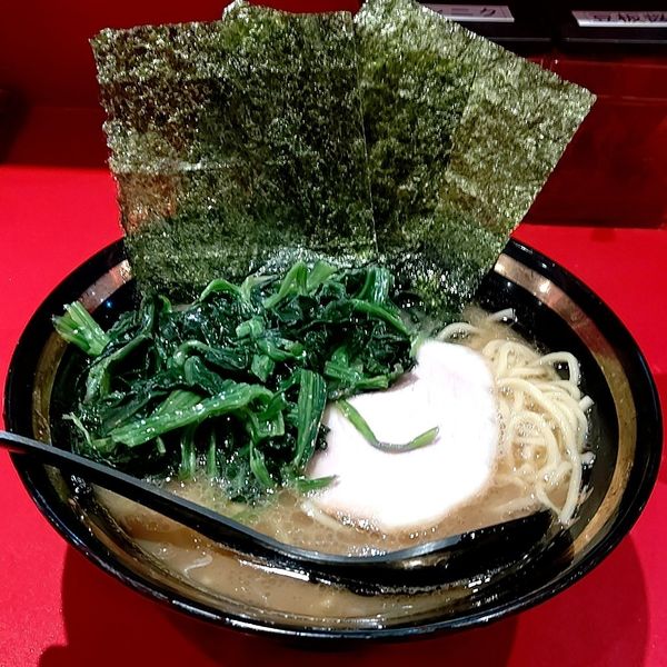 「ラーメン並＋ほうれん草」@ラーメン 菊池家の写真
