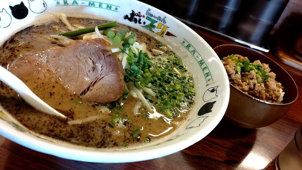 「ラーメン+そぼろご飯（750円+300円）税込」@らぁ〜めん ぶぃスリーの写真