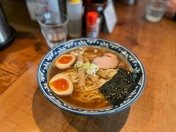「醤油らあ麺¥800、味玉¥100、大盛り無料」@めん処 樹の写真