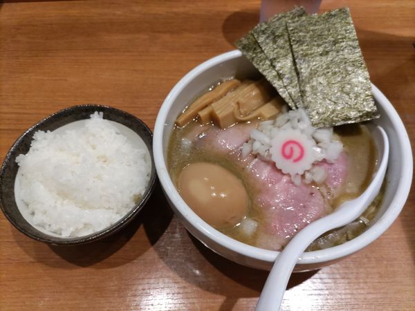 「特製煮干中華そば (中太縮れ麺)·白飯」@煮干中華そば 鈴蘭 新宿店の写真