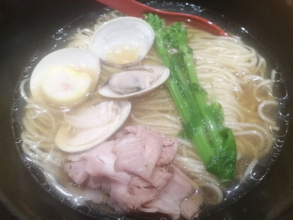 「（春季限定）ハマグリと焼きあごの塩らー麺¥1000＋白めし小」@焼きあご塩らー麺 たかはし 上野店の写真