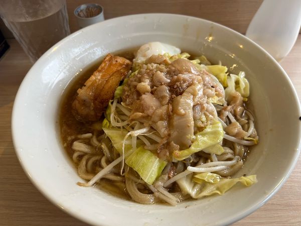 「ラーメン300g ﾔｻｲﾏｼｱﾌﾞﾗｶﾗﾒ」@麺屋 味方の写真