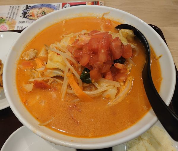 「【季節限定】濃厚トマトタンメン(ハーフ、830円)」@埼玉タンメン 山田太郎 川島インター店の写真