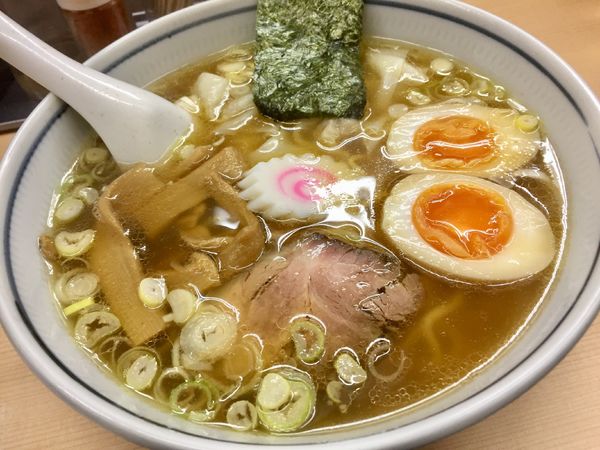 「わんたんめん煮玉子入り【950円】」@いつみ屋の写真