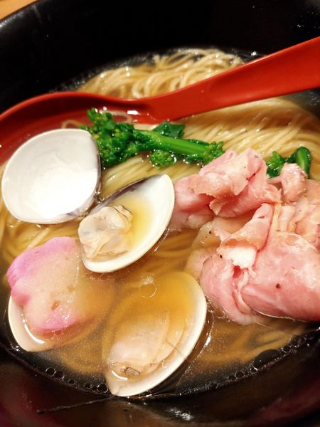 「ハマグリと焼きあごの塩らー麺」@焼きあご塩らー麺 たかはし 大船店の写真