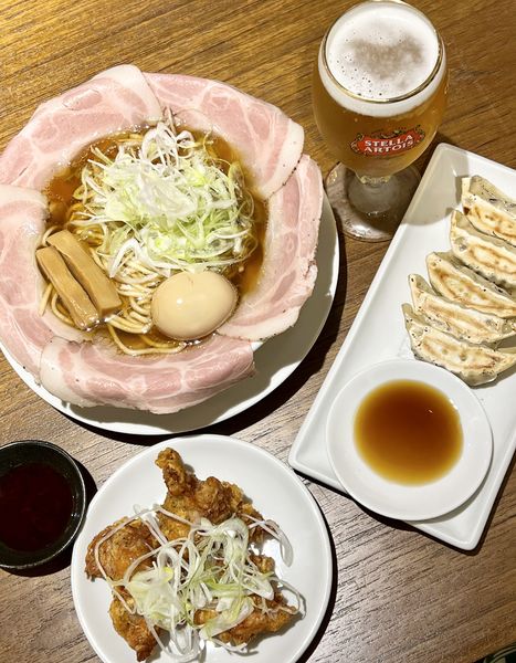 「関西だし醤油ラーメン　ピストル」@ラーメン大戦争 新大久保店の写真