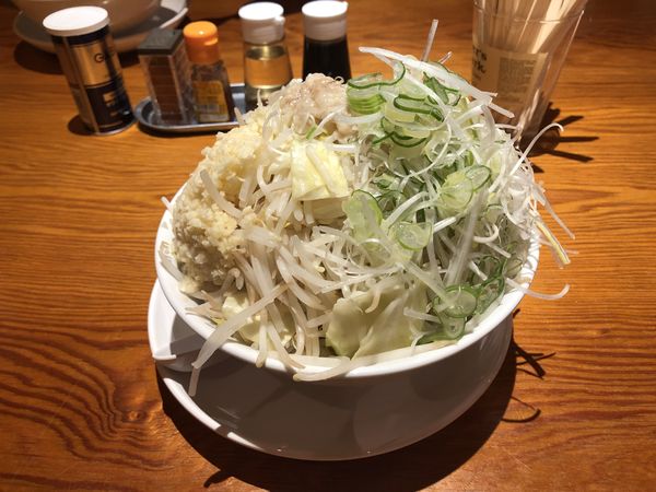 「ラーメン中、野菜・ニンニクマシ、ネギトッピング」@ラーメン長嶋の写真
