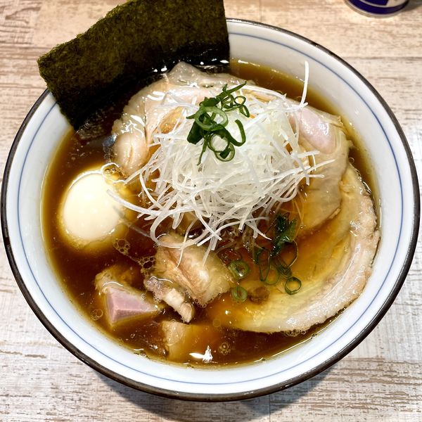 「【気まぐれ限定】地鶏とかつお節の中華そば ￥1200」@中華そば 四つ葉の写真