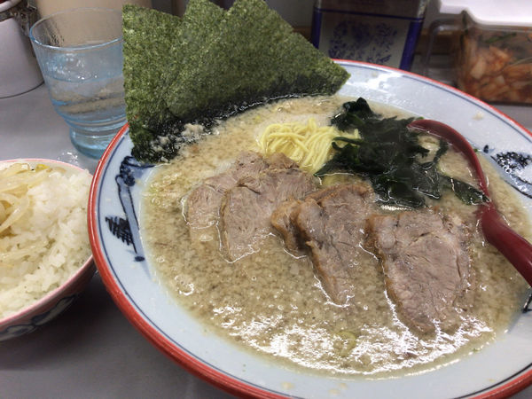 「チャーシューメン(多め、濃いめ)+サービス半ライス 950円」@ラーメンショップ 122号騎西店の写真
