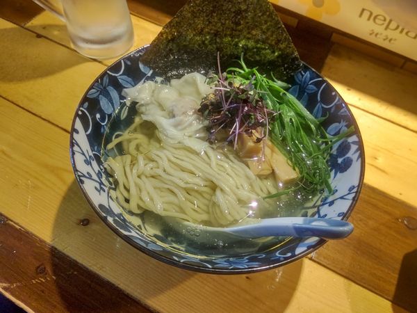 「透明醤油らーめん(並盛・140g)900円」@アンドレカンドレラーメンの写真